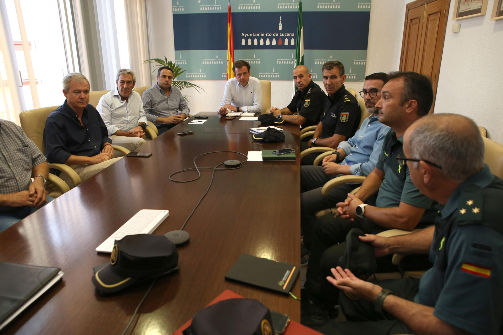 Un momento de la reunión celebrada en el Ayuntamiento de Lucena. Un momento de la reunión celebrada en el Ayuntamiento de Lucena.