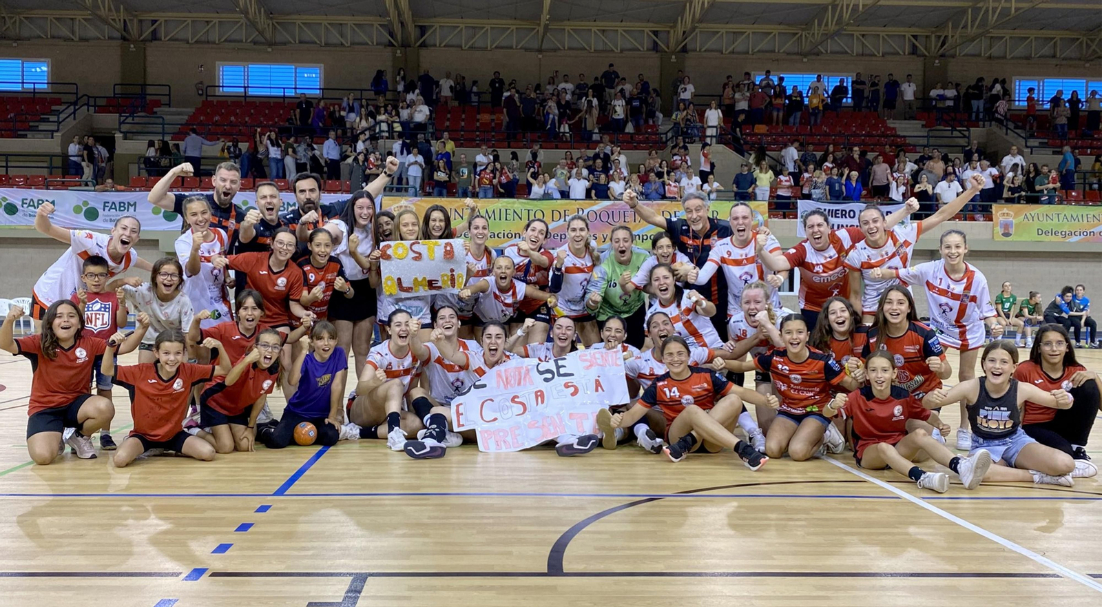 El Costa celebra la clasificación para la fase final