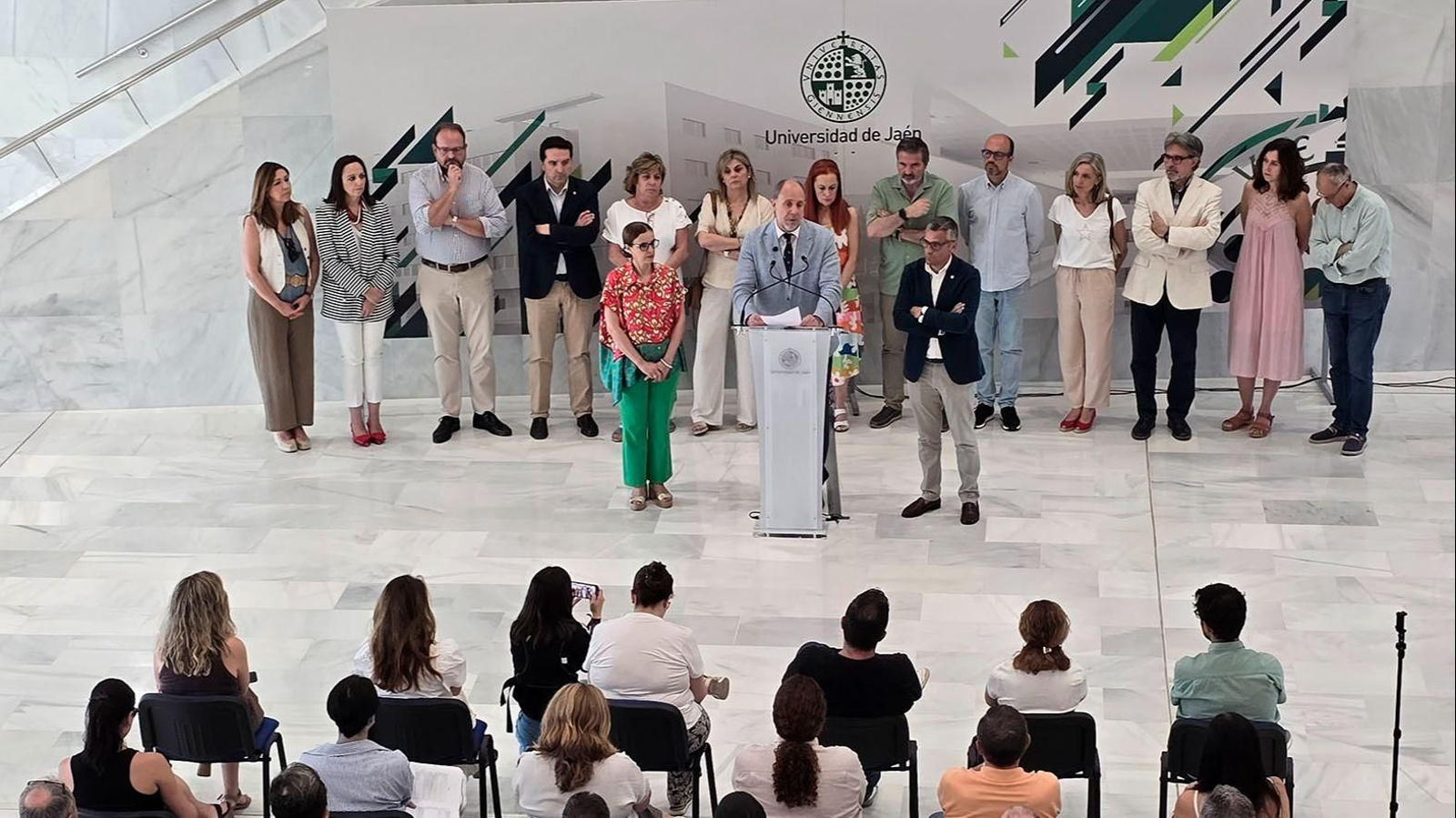 Rueda de prensa ofrecida por el Rector, junto a todo el Equipo de Dirección de la UJA. Rueda de prensa ofrecida por el Rector, junto a todo el Equipo de Dirección de la UJA.