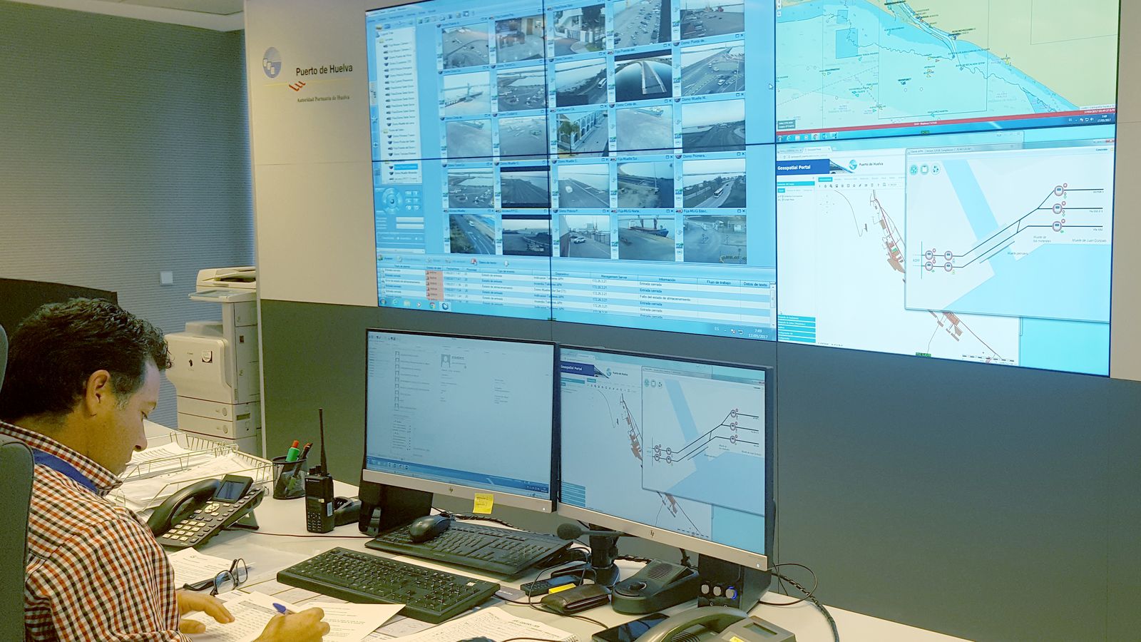 Centro de control de los servicios portuarios del Puerto de Huelva.