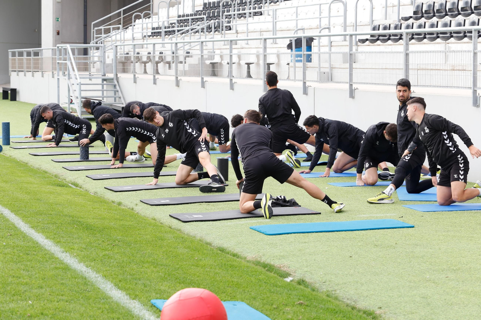 Las fotos del entrenamiento de la Balona previo al partido con el Villanovense
