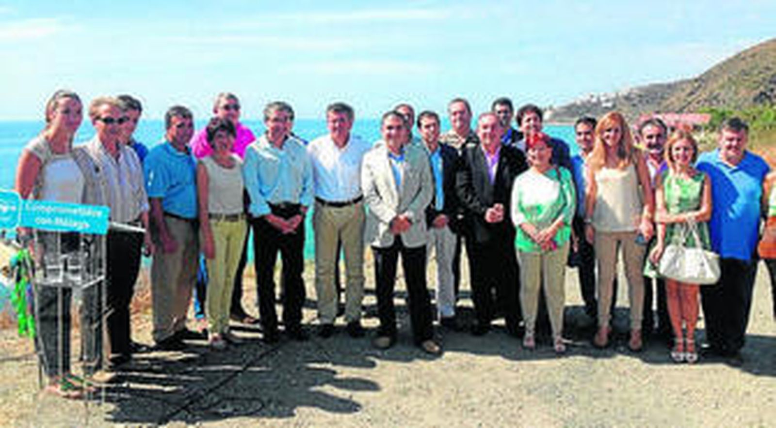 Los alcaldes de la comarca de la Axarquía con Bendodo.