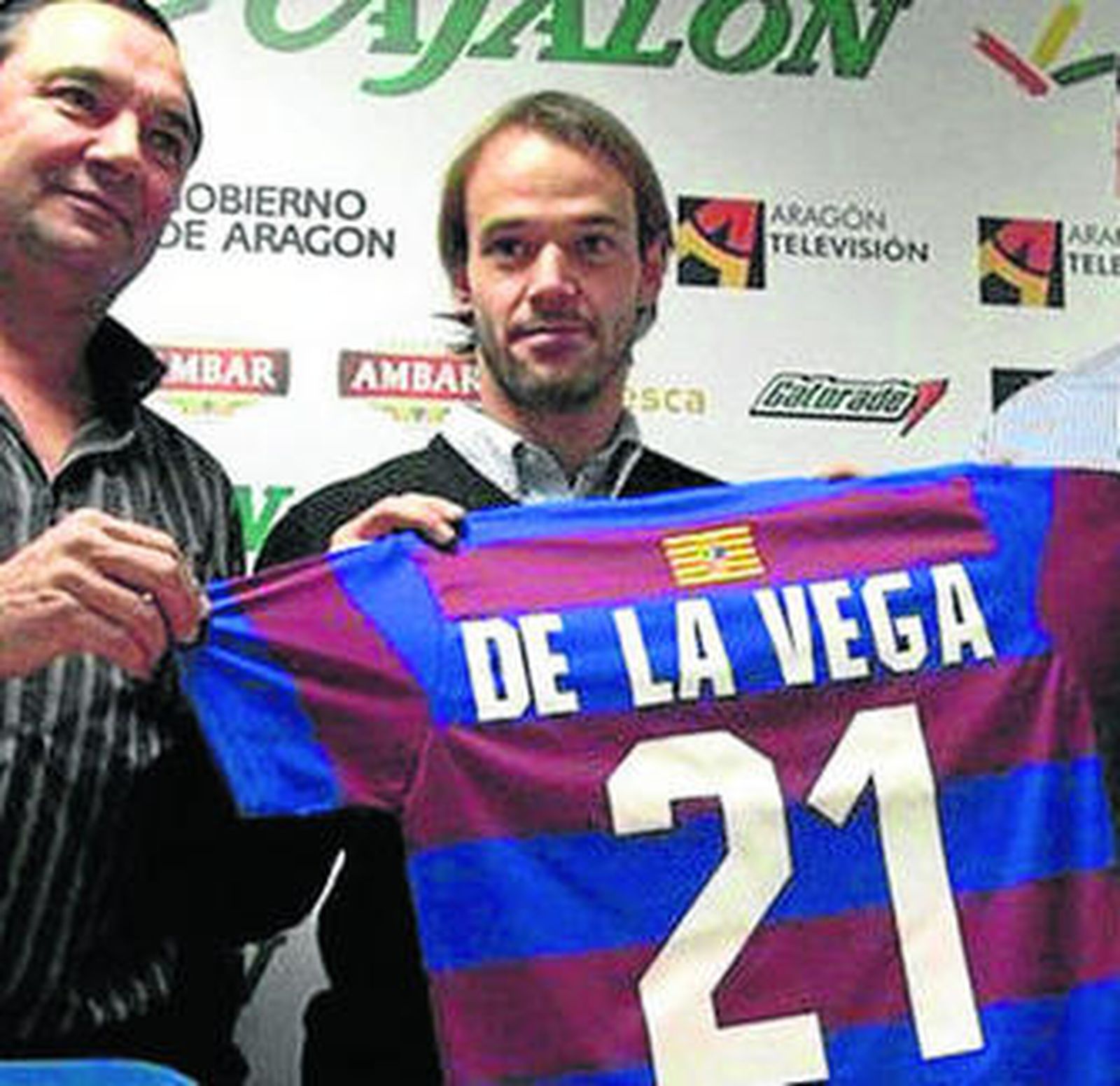 De la Vega, el día que fue presentado como jugador del Huesca.