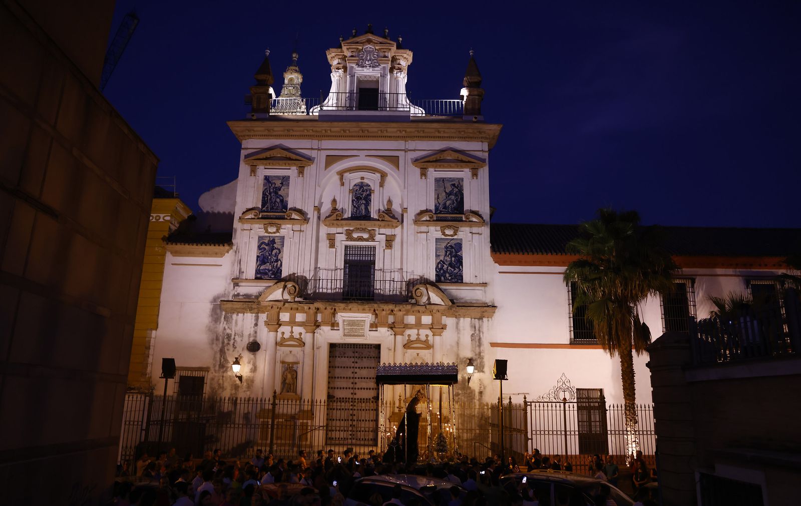 Rosario vespertino de la Virgen del Mayor Dolor, de la Hermandad de las Aguas, en imágenes