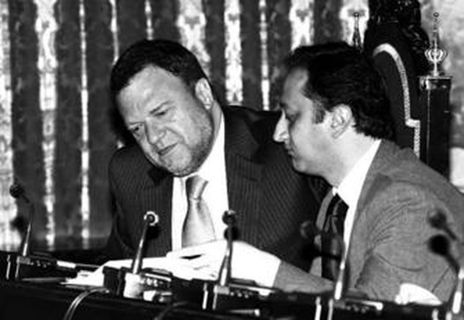 Alfredo Sánchez Monteseirín y Alfonso Rodríguez Gómez de Celis, en un Pleno del Ayuntamiento.
