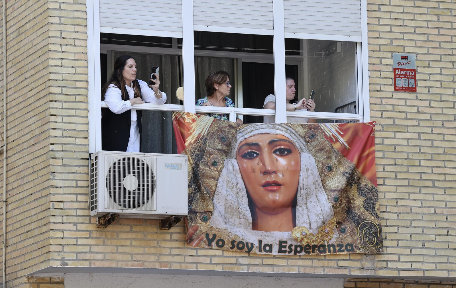 Fotos de la Misión de la Esperanza de Triana: del Tiro de Línea a las Letanías