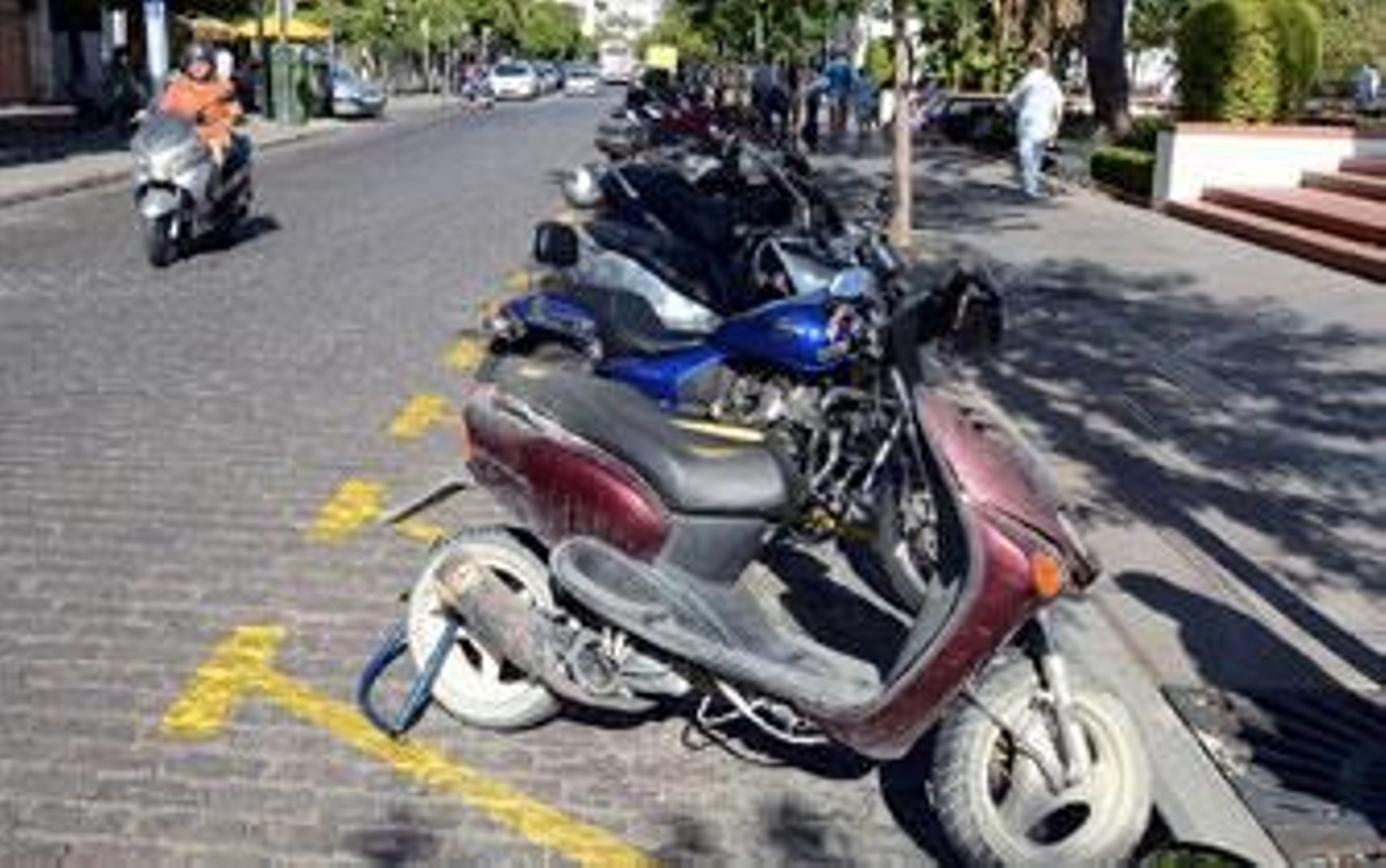 Movilidad suprime aparcamientos para las motos en los acerados