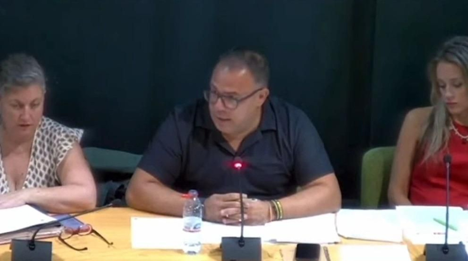 El alcalde de Almuñécar, Juan José Ruiz Joya, durante el pleno