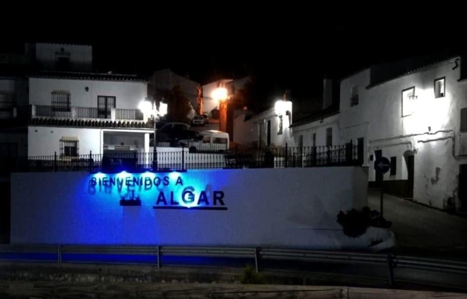 Luminoso del pueblo de Algar.