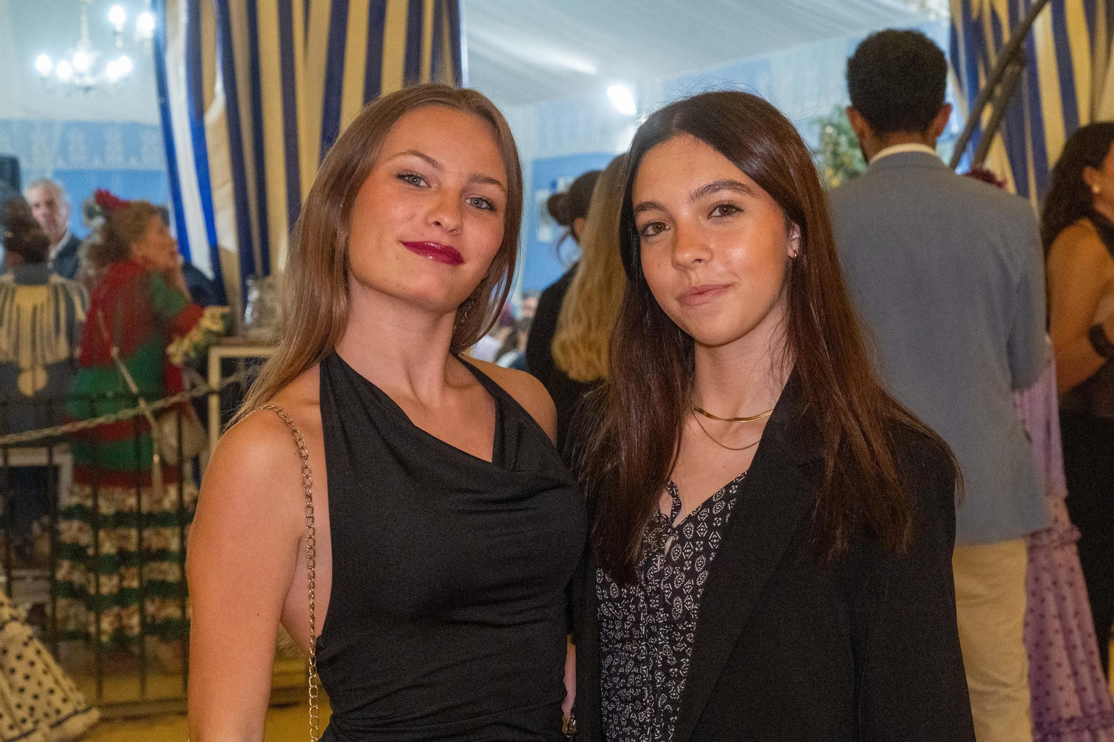 Imágenes del ambiente del ambiente de la noche del domingo en la Feria de Otoño y del Caballo 2025 de Huelva