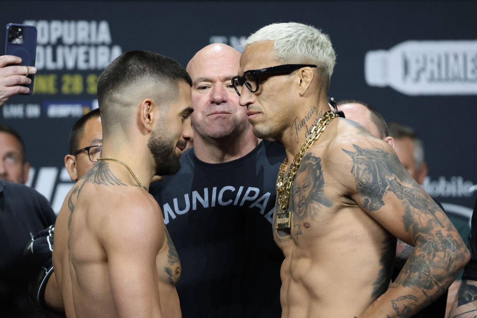 Las fotos del triunfo de Topuria ante Oliveira