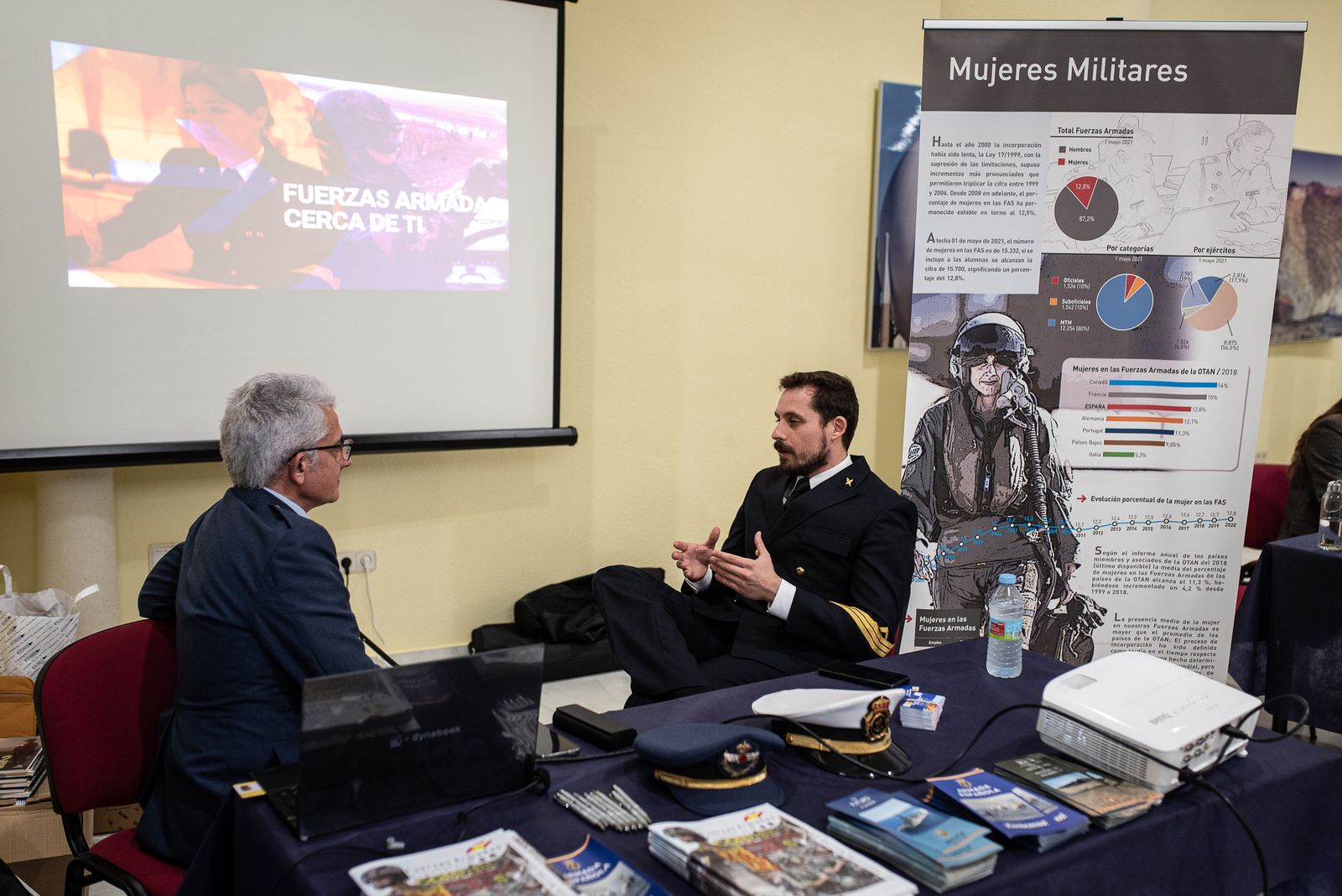 Imágenes de la Feria del Empleo organizada por la Fundación Cajasol y la FOE