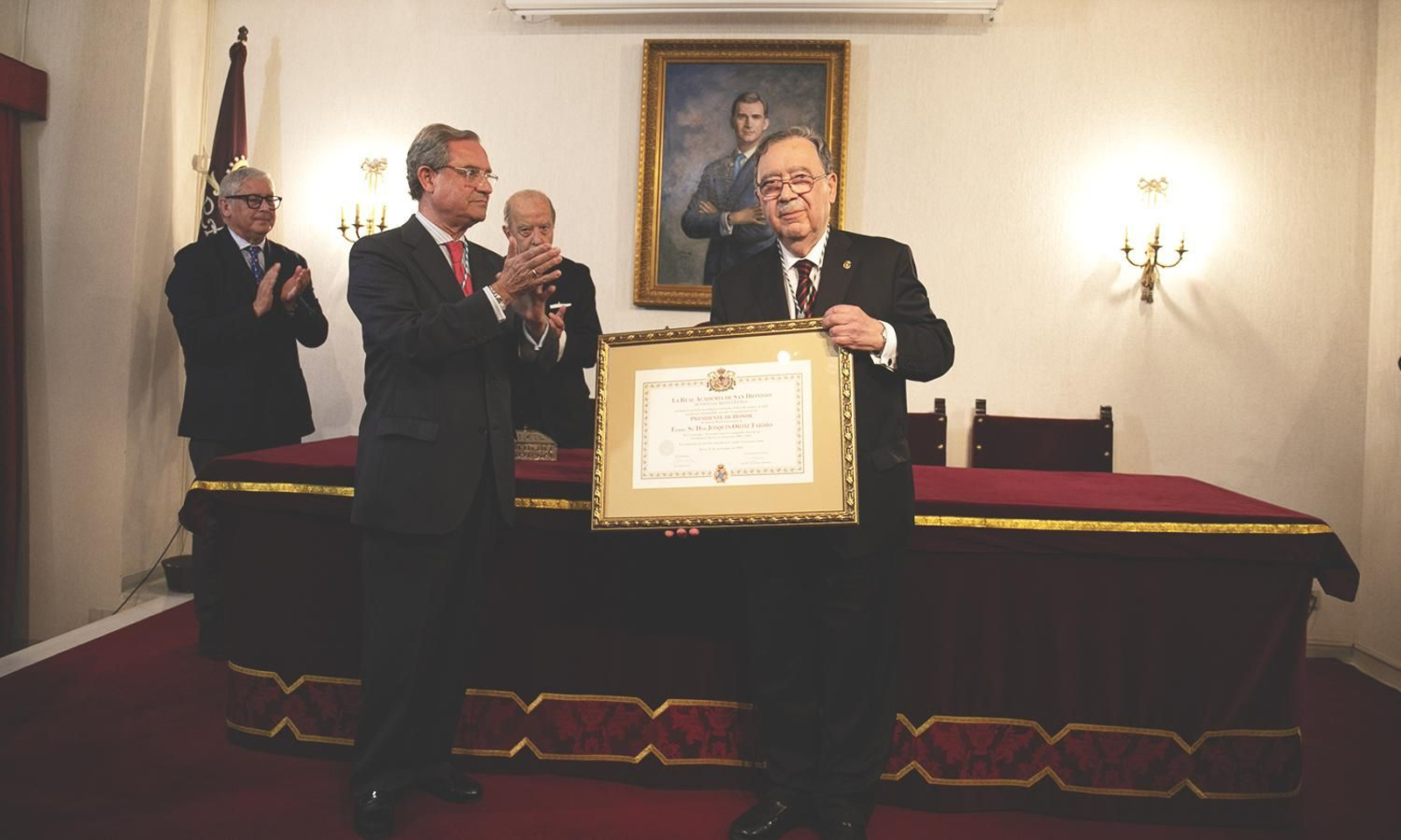 Entrega del título de presidente de honor de la Academia San Dionisio a Joaquín Ortiz Tardío