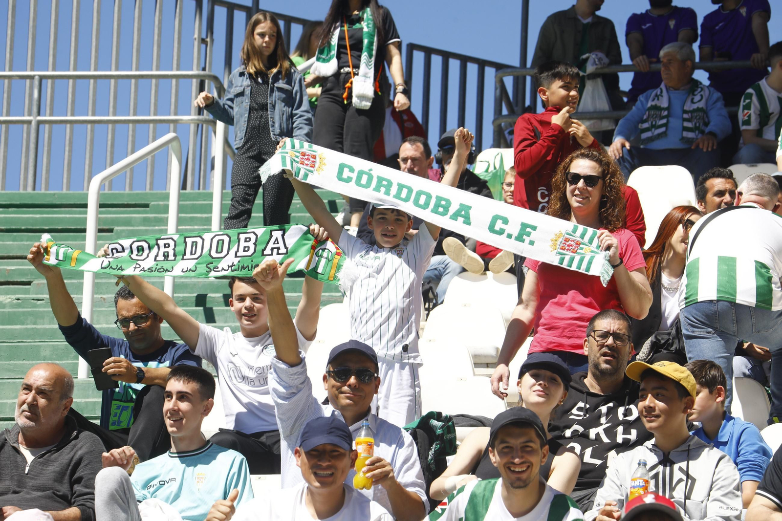 Las fotos del ambiente en El Arcángel para el Córdoba CF - Elche