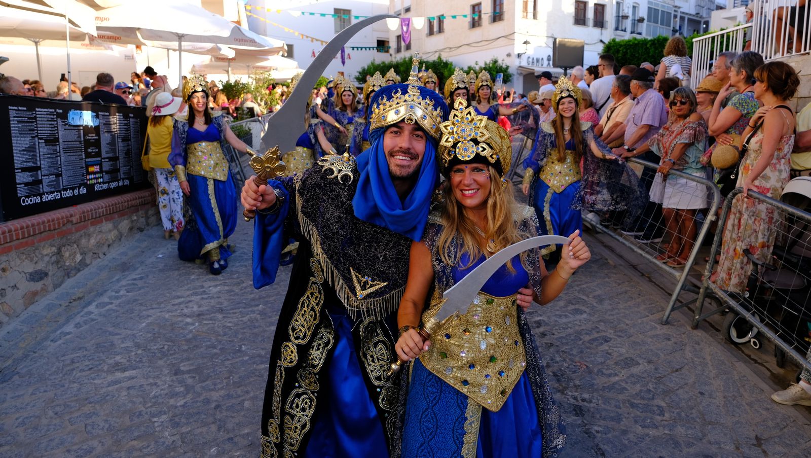 El espectacular desfile de Moros y Cristianos de Mojácar, en imágenes