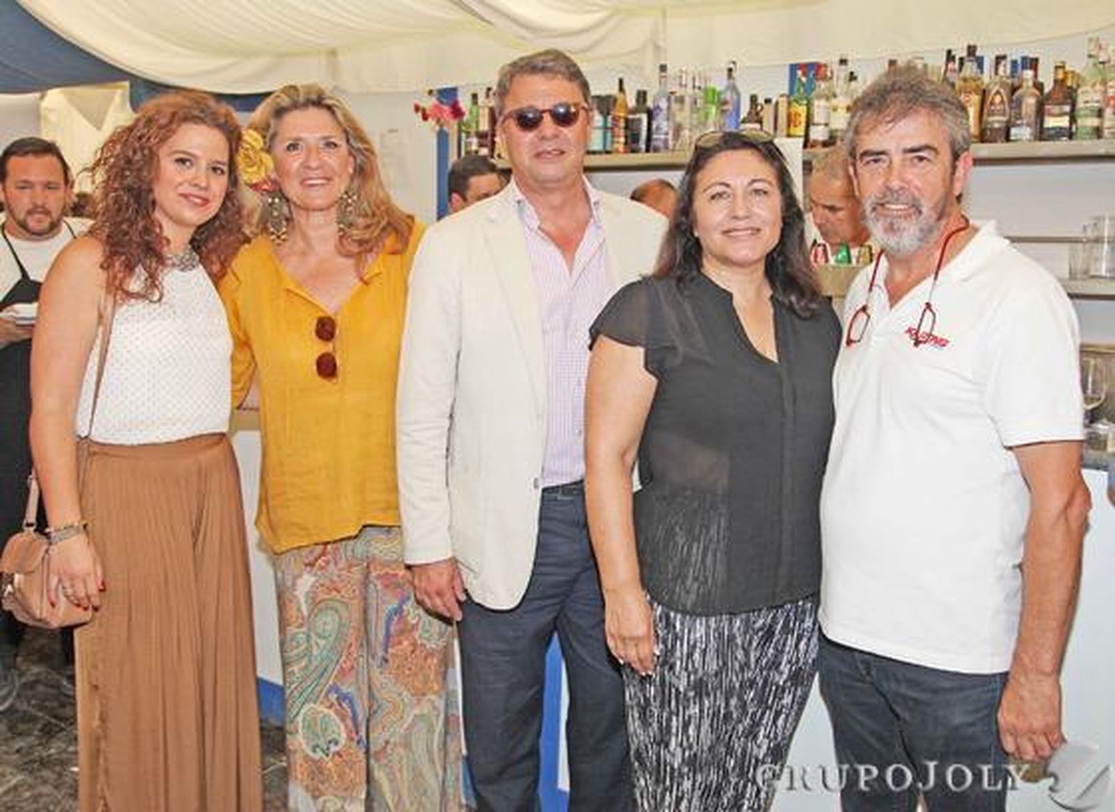 Belén de Pelsmaeker, Juan José Fernández Lahera y José Rodríguez y Pilar Santaliestra, gerentes de Karting Jerez, con Marisa López Mesa, del departamento comercial de Diario de Jerez.

Foto: Pascual · Vanesa Lobo