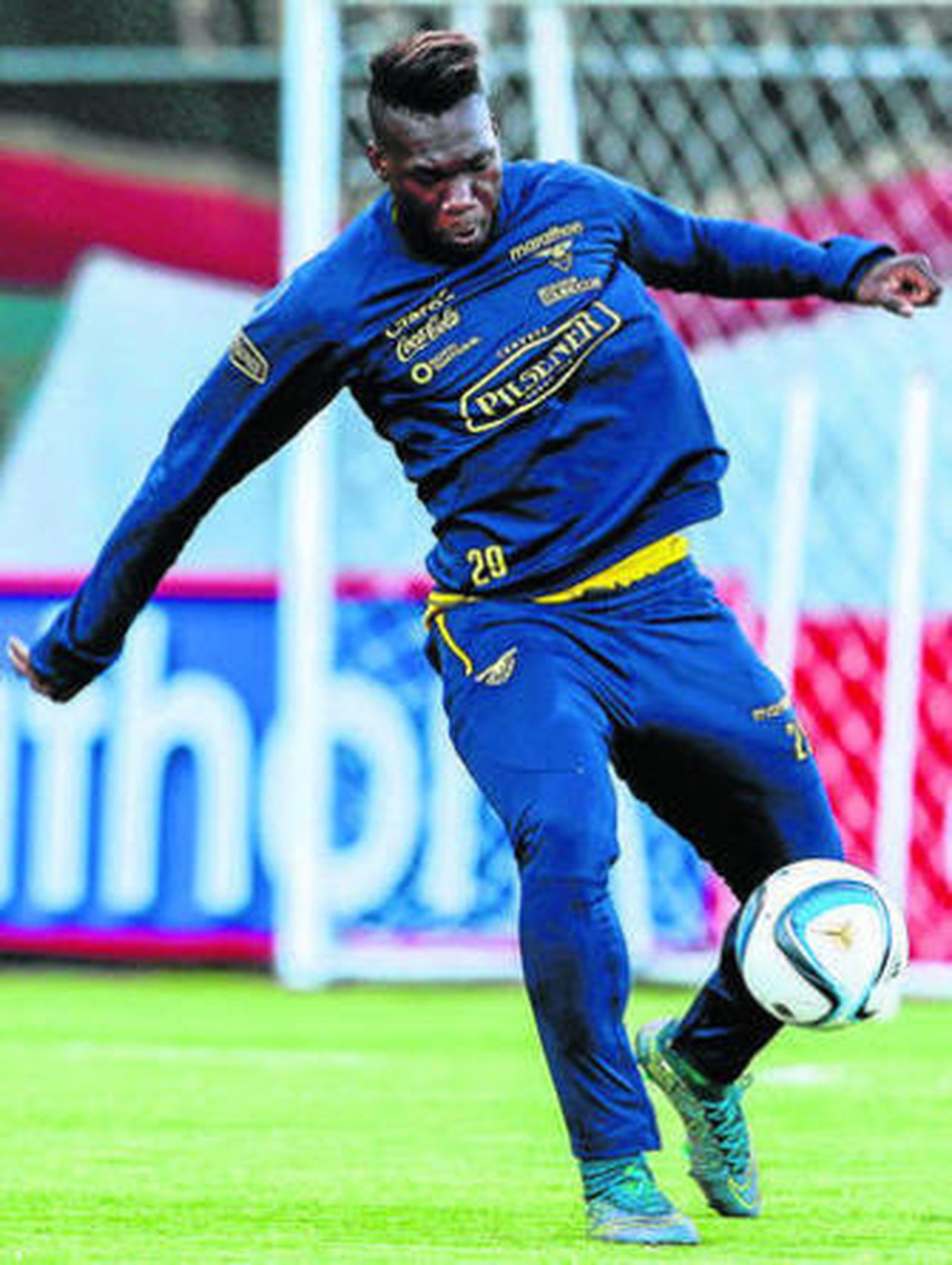 Caicedo, delantero del Espanyol, se entrena con Ecuador.