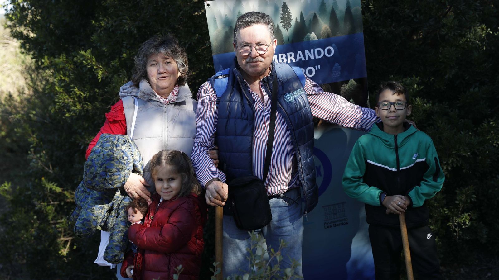 Jornada de reforestación en El Palancar por trabajadores de Acerinox, en imágenes