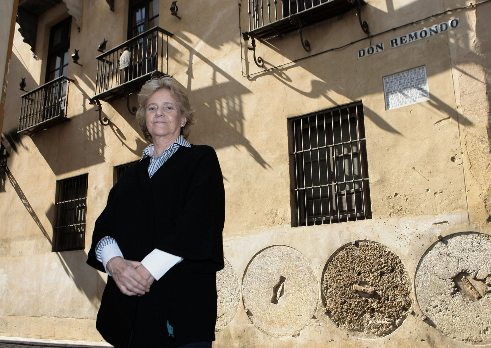 Soledad Becerril en la calle Don Remondo en octubre de 2011