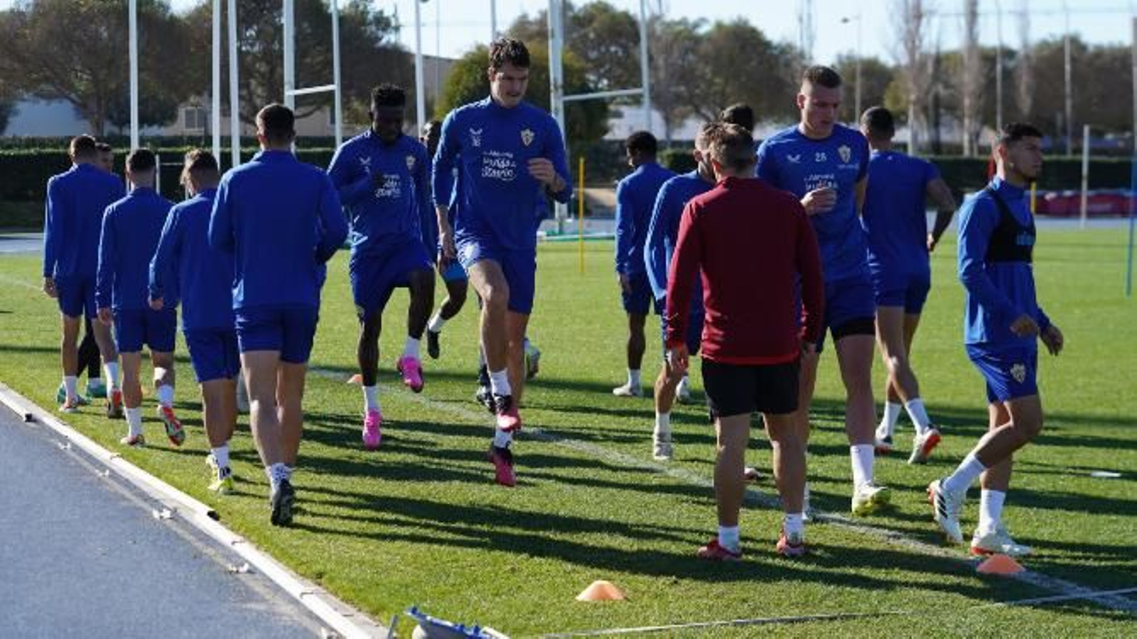 Los jugadores rojiblancos se ejercitan este sábado en el Anexo de los Juegos Mediterráneos.