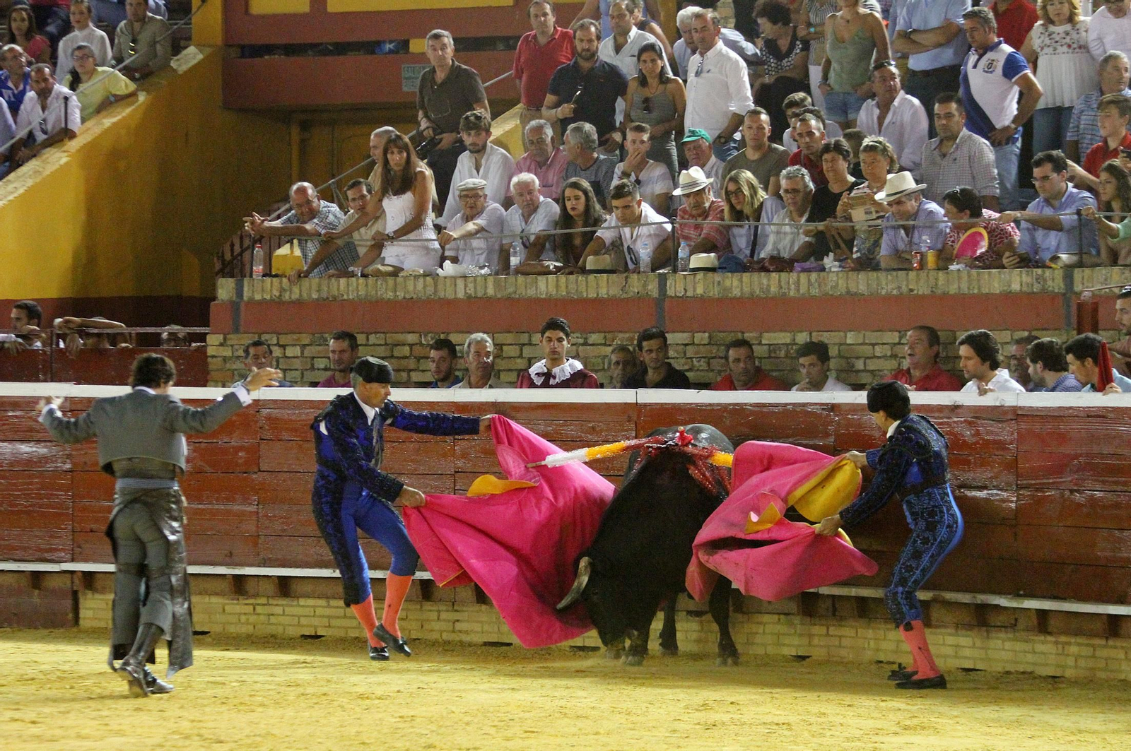 Imágenes de la corrida de rejones de Pablo Hermoso de Mendoza, Andrés Romero y Lea Vicens.
