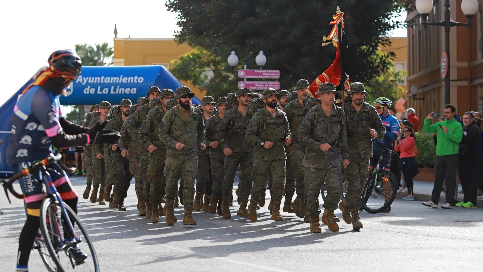 Las mejores fotos de la VIII Carrera Cívico Militar 'Entre dos ciudades'