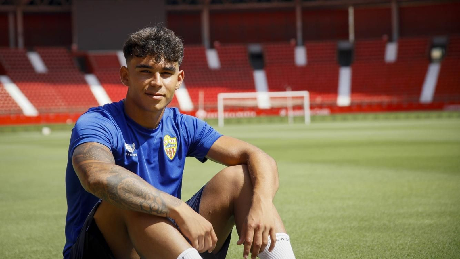 Marcos Peña posa para las cámaras en el UDA Stadium.