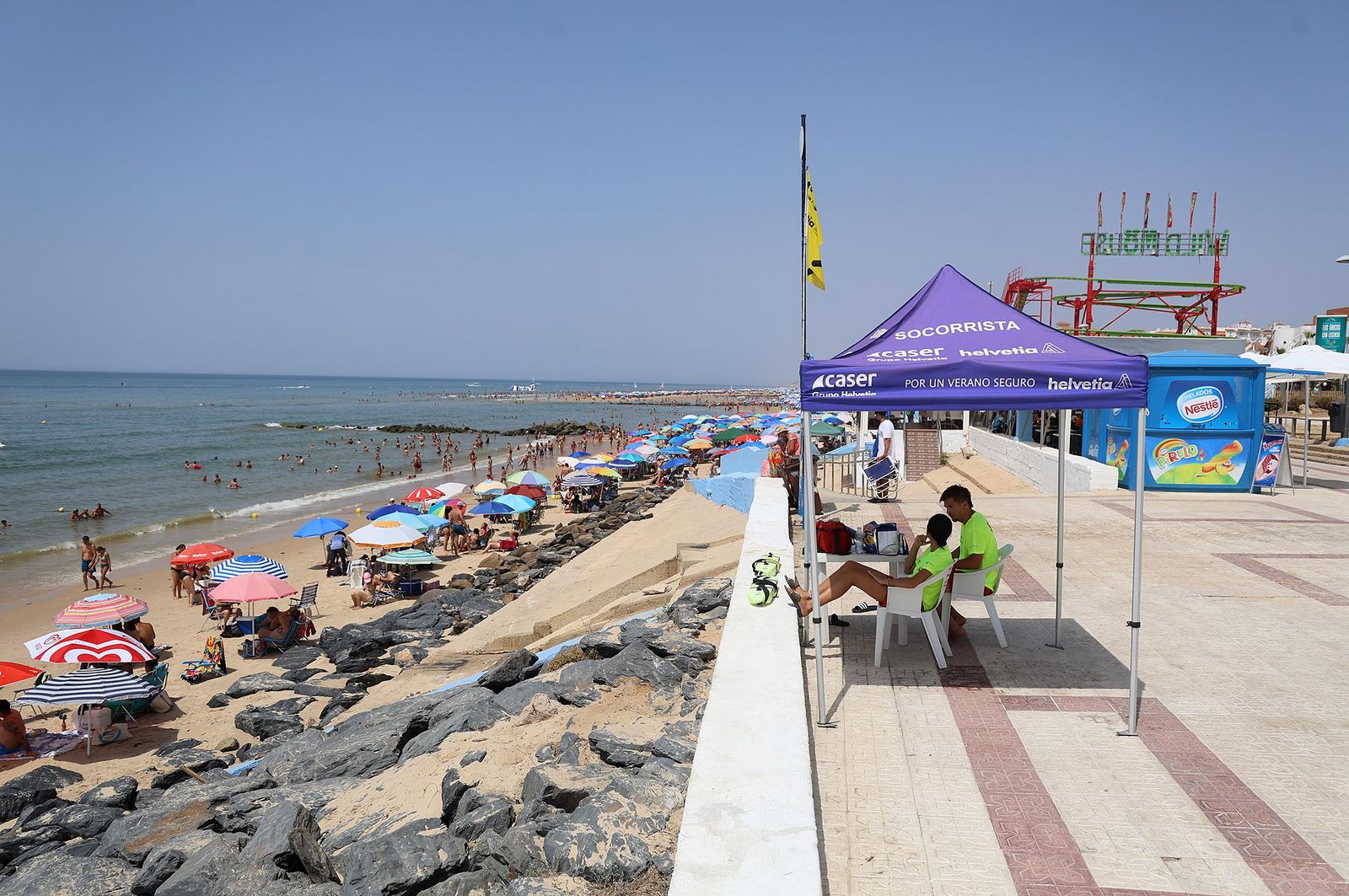 Imágenes del caluroso día en la playa de Matalascañas