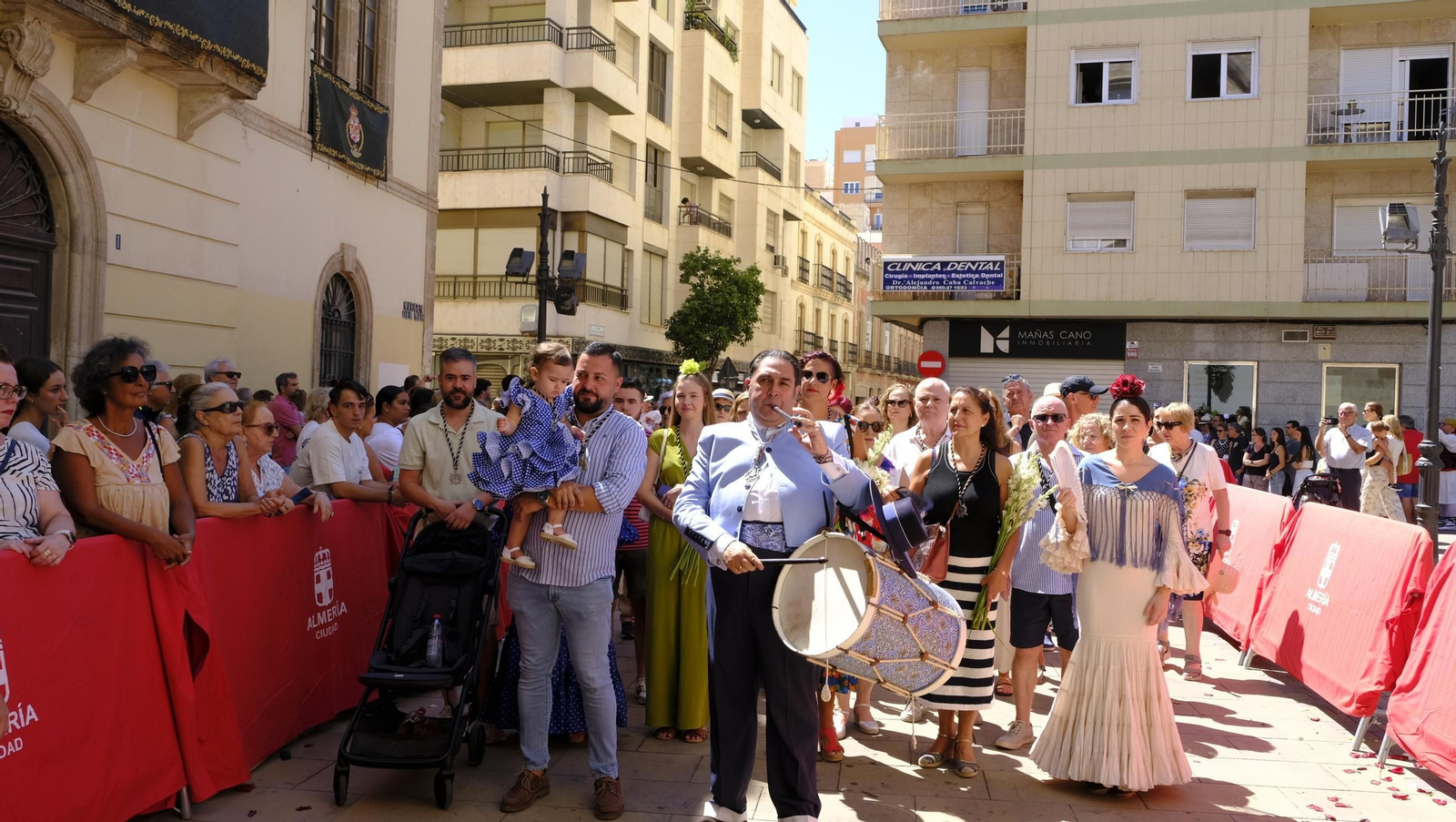 La ofrenda floral a la Virgen del Mar en la Feria de Almería 2025, en imágenes