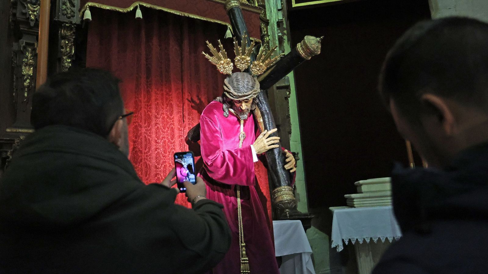 El Señor de la Vía Crucis, ya en su capilla tras ser restaurado.