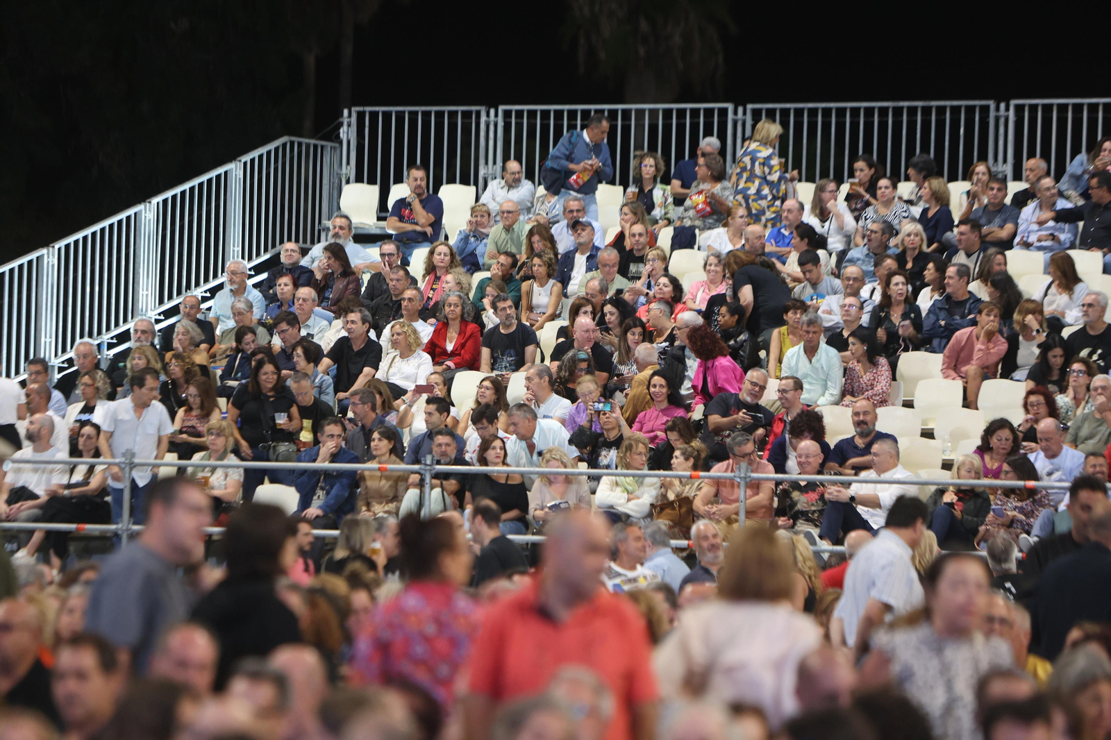 Búscate en el concierto de Miguel Ríos