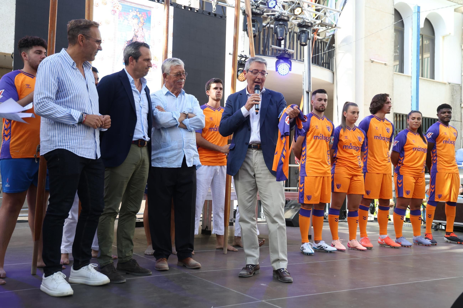 Naranja, morado y el ojo fenicio: la tercera camiseta del Málaga CF 2025/26