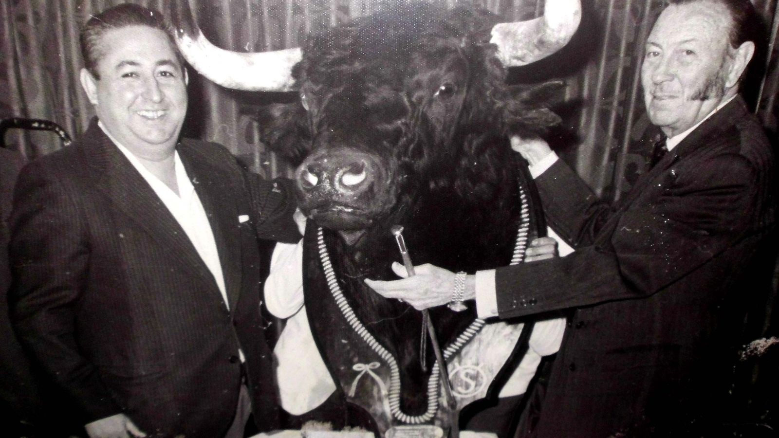 Juan de la Flor, junto a Juan Pedro Domecq. Juan de la Flor, junto a Juan Pedro Domecq.