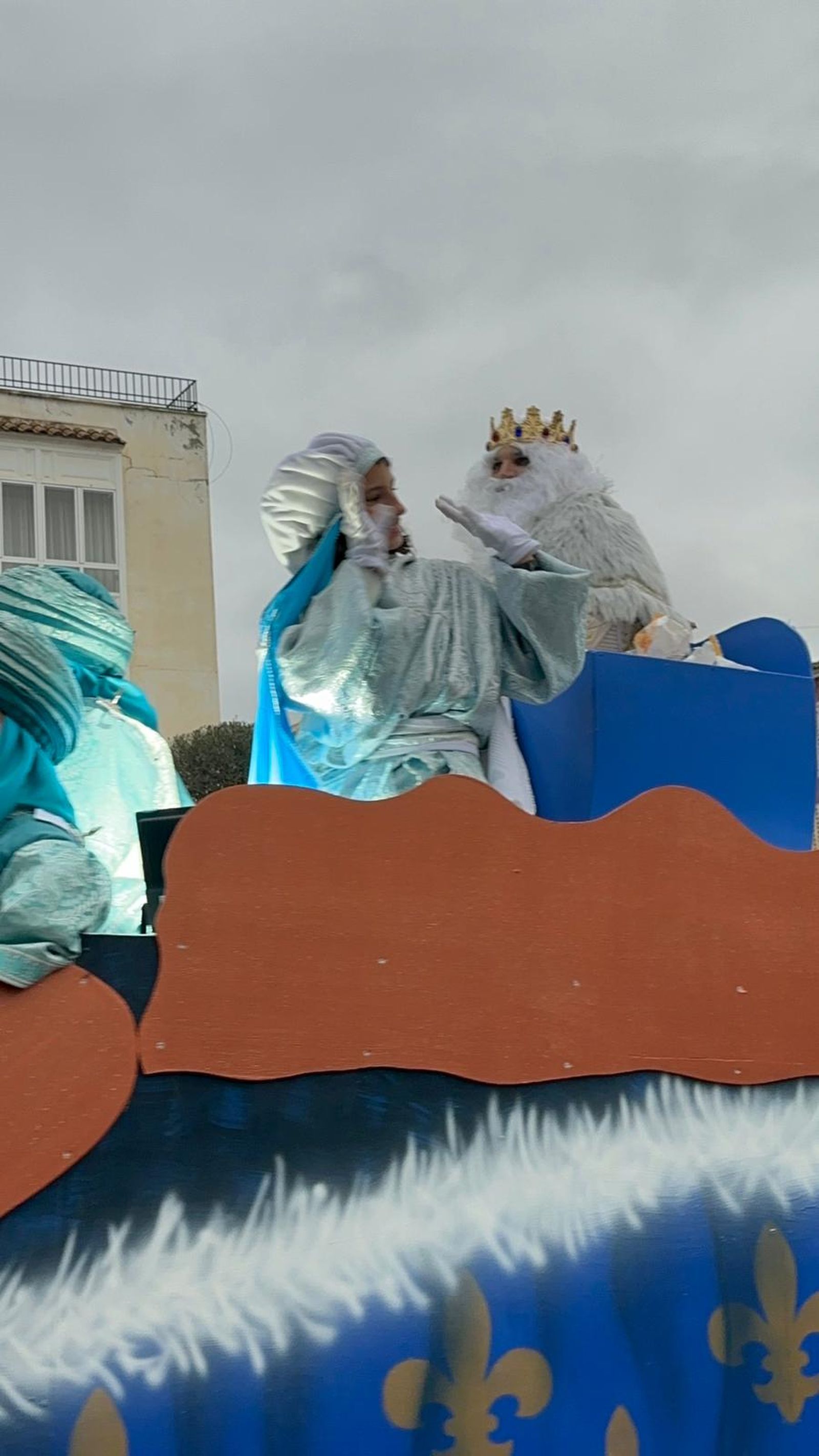 De la Residencia de Mayores a las calles: imágenes del paso de los Reyes Magos por Huércal-Overa