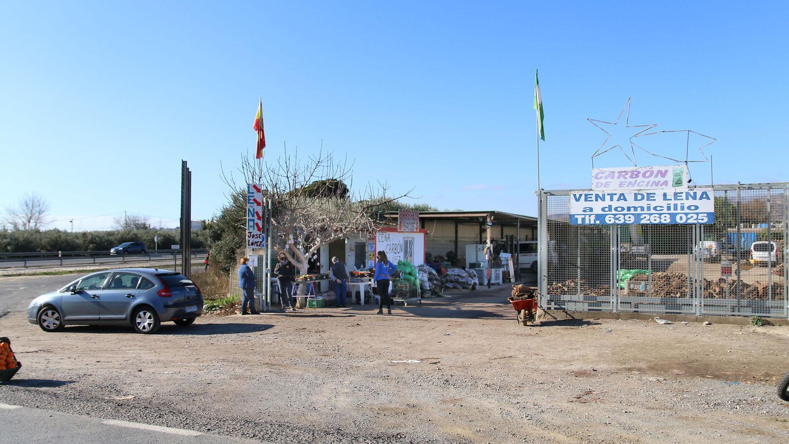 Instalaciones para  venta de leña José López en Viator