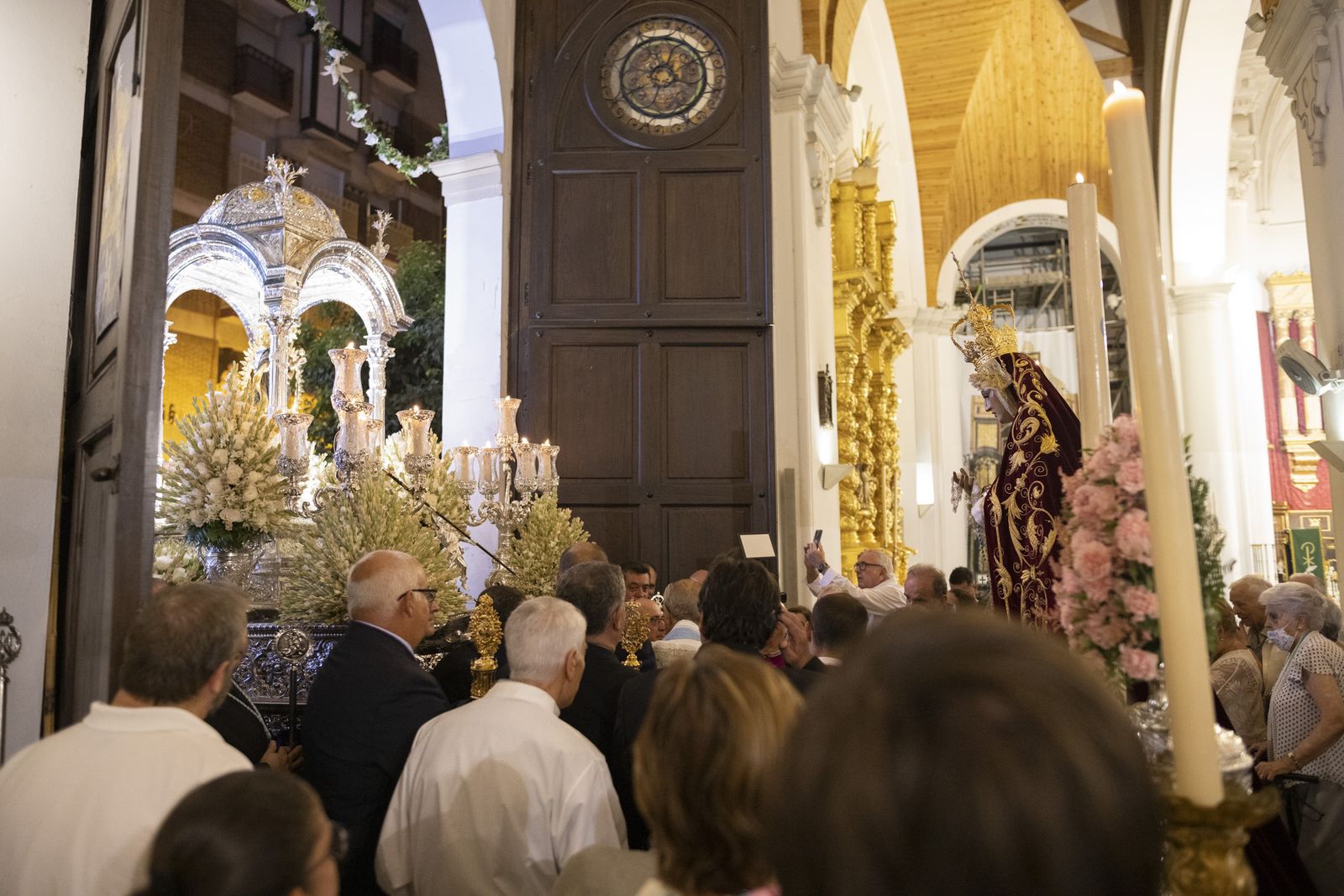 Imágenes de la procesión de la Virgen de la Cinta por el centro de la ciudad