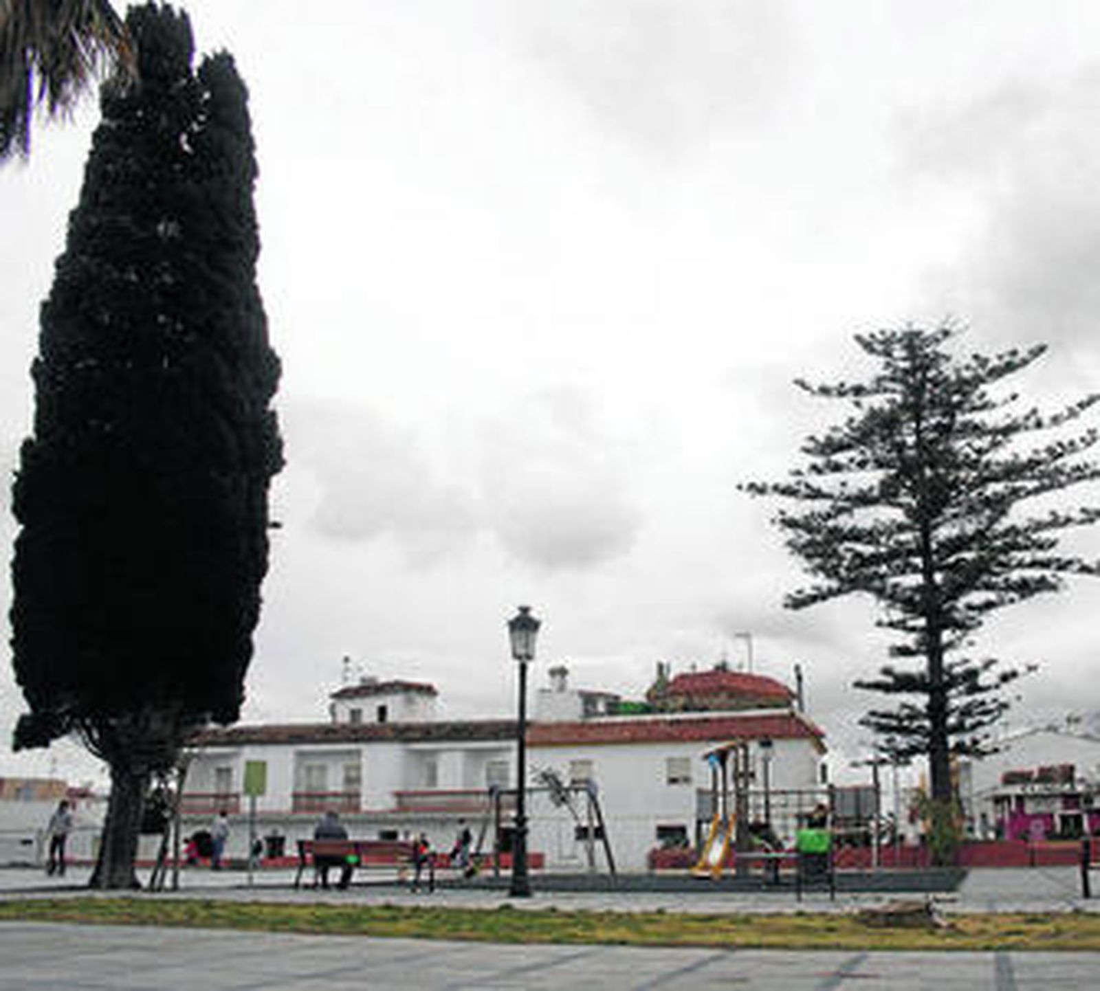 Imagen del parque Blas Infante de Los Barrios, antiguo cementerio y donde se ubica una fosa común de la Guerra Civil.
