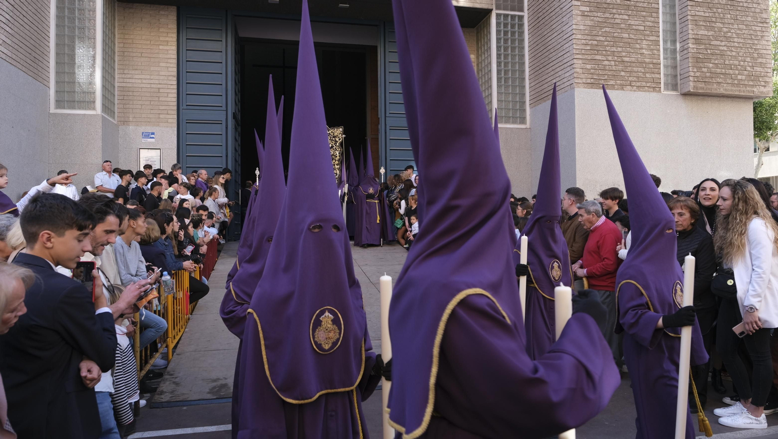 La procesión de Pasión en Almería, en imágenes