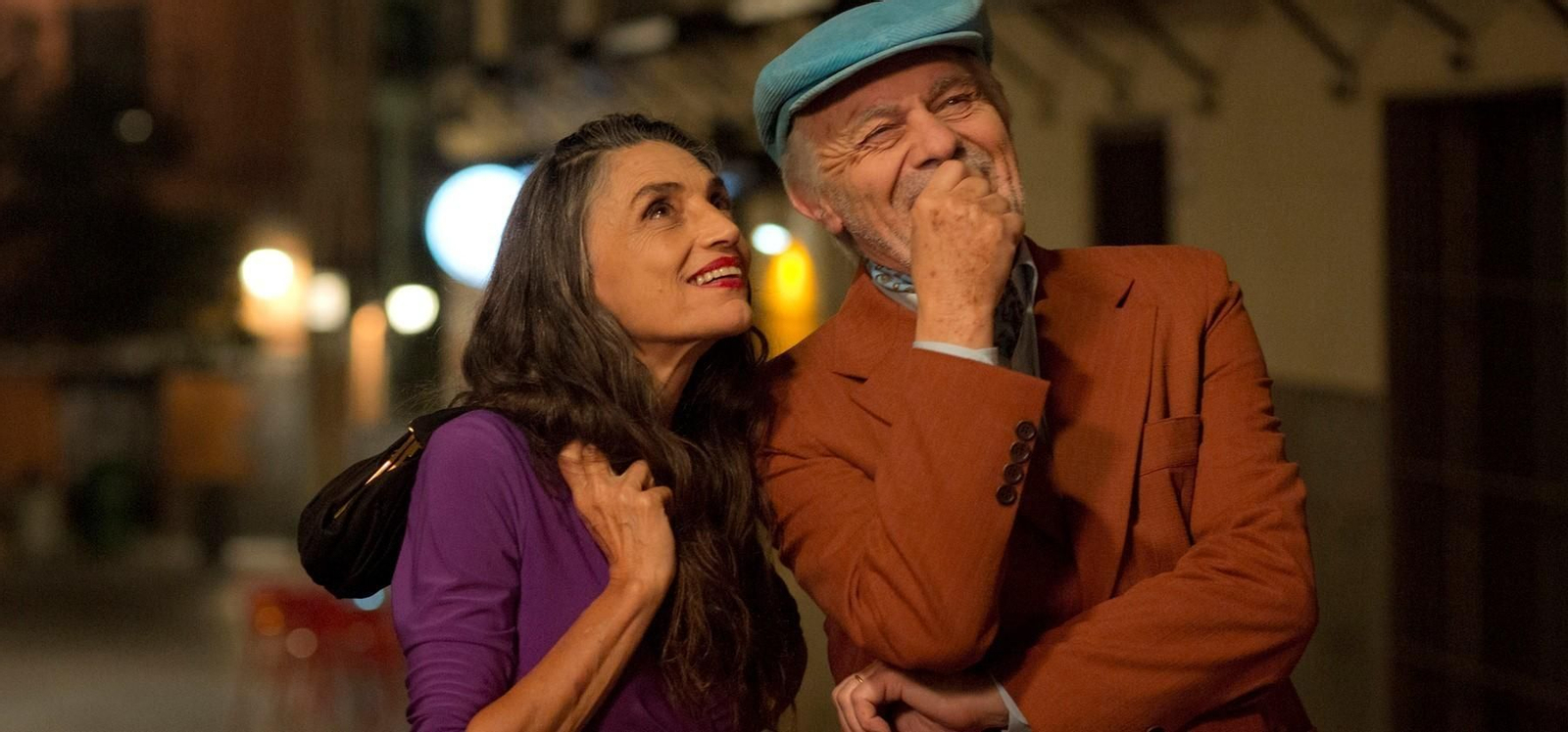 Ángela Molina y Miguel Ángel Solá, en una escena de 'El último traje'.