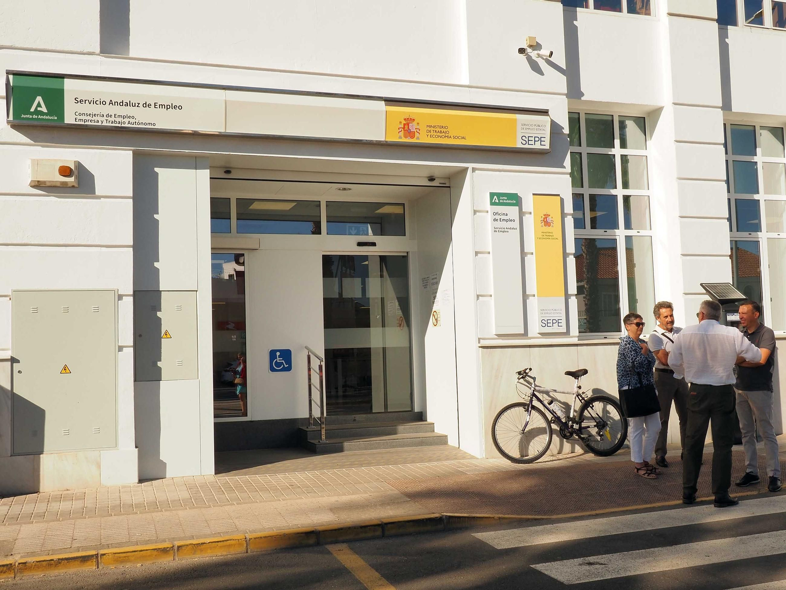 Las imágenes de la inauguración de la nueva oficina del SAE y el SEPE en Lepe