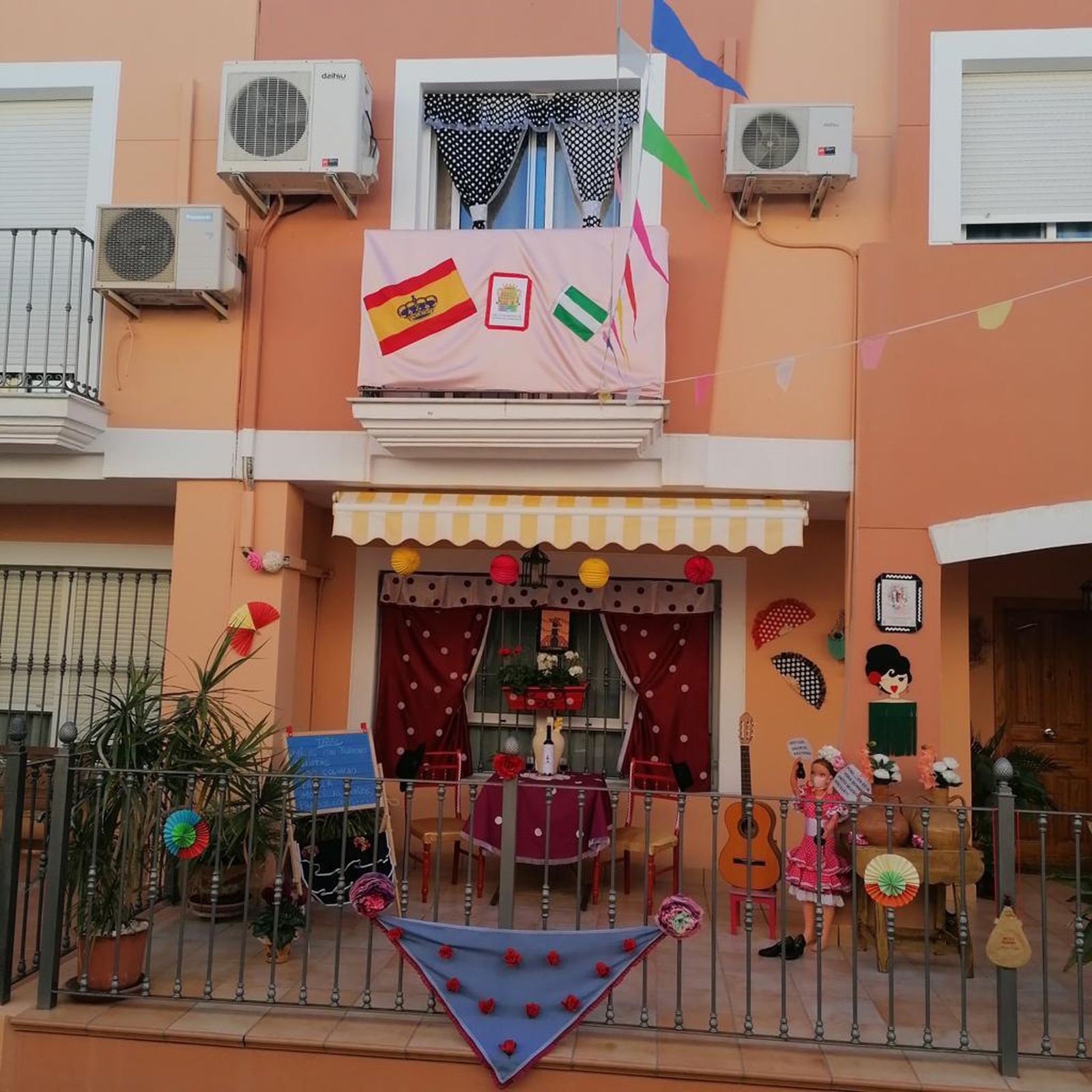 Fachada ganadora de la cuevana Victoria Belén París Fernández.