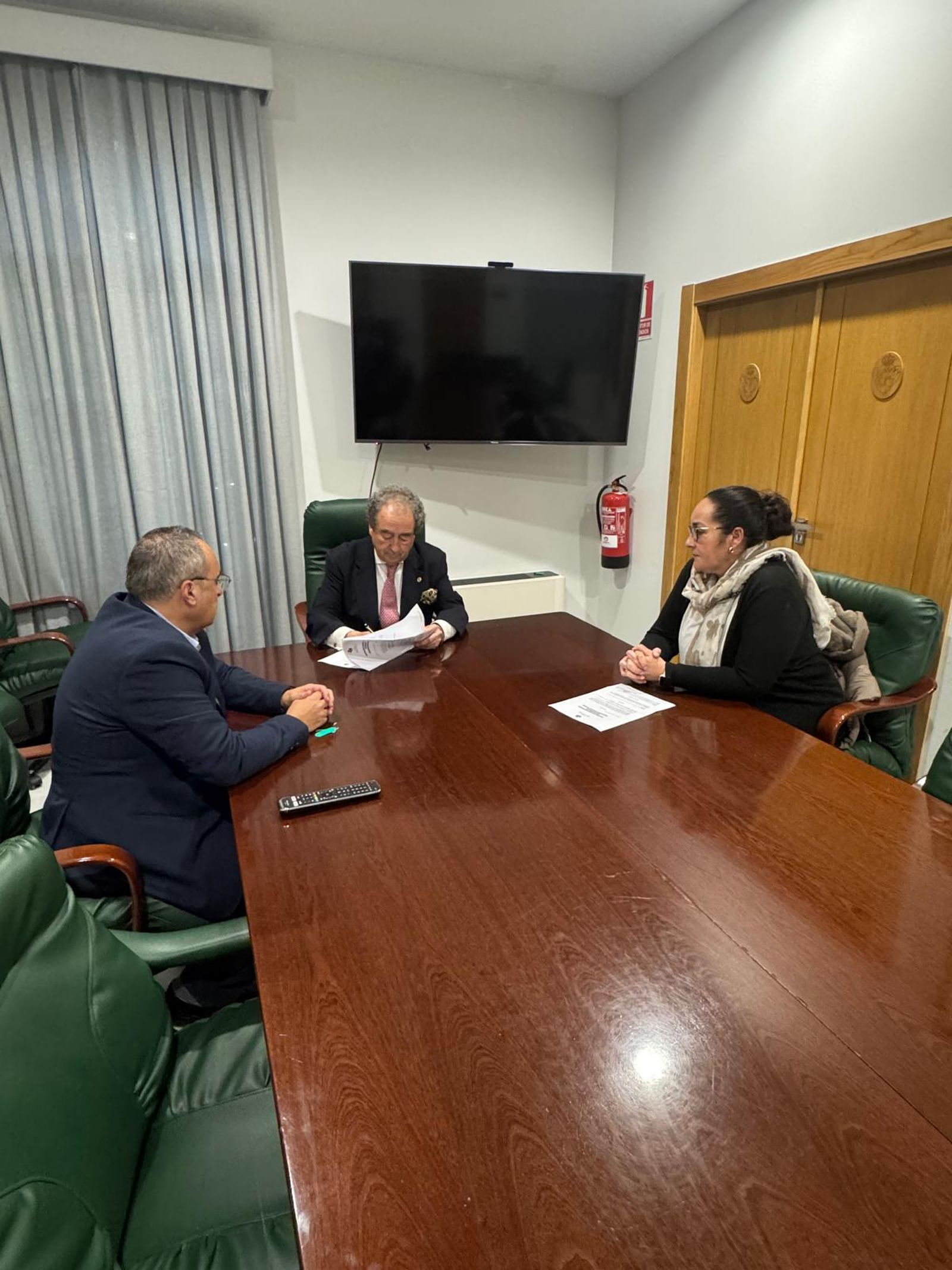 Firma del contrato entre ambas partes