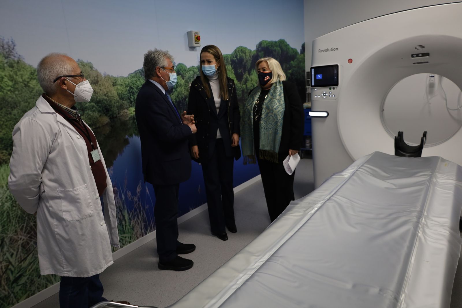 Visita de la delegada del Gobierno, Bella Verano, y la delegada de Salud, Manuela Caro.