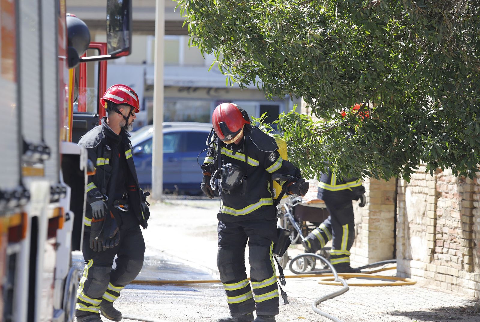 Incendio en las casas abandonadas de la calle Valverde del Camino en Huelva