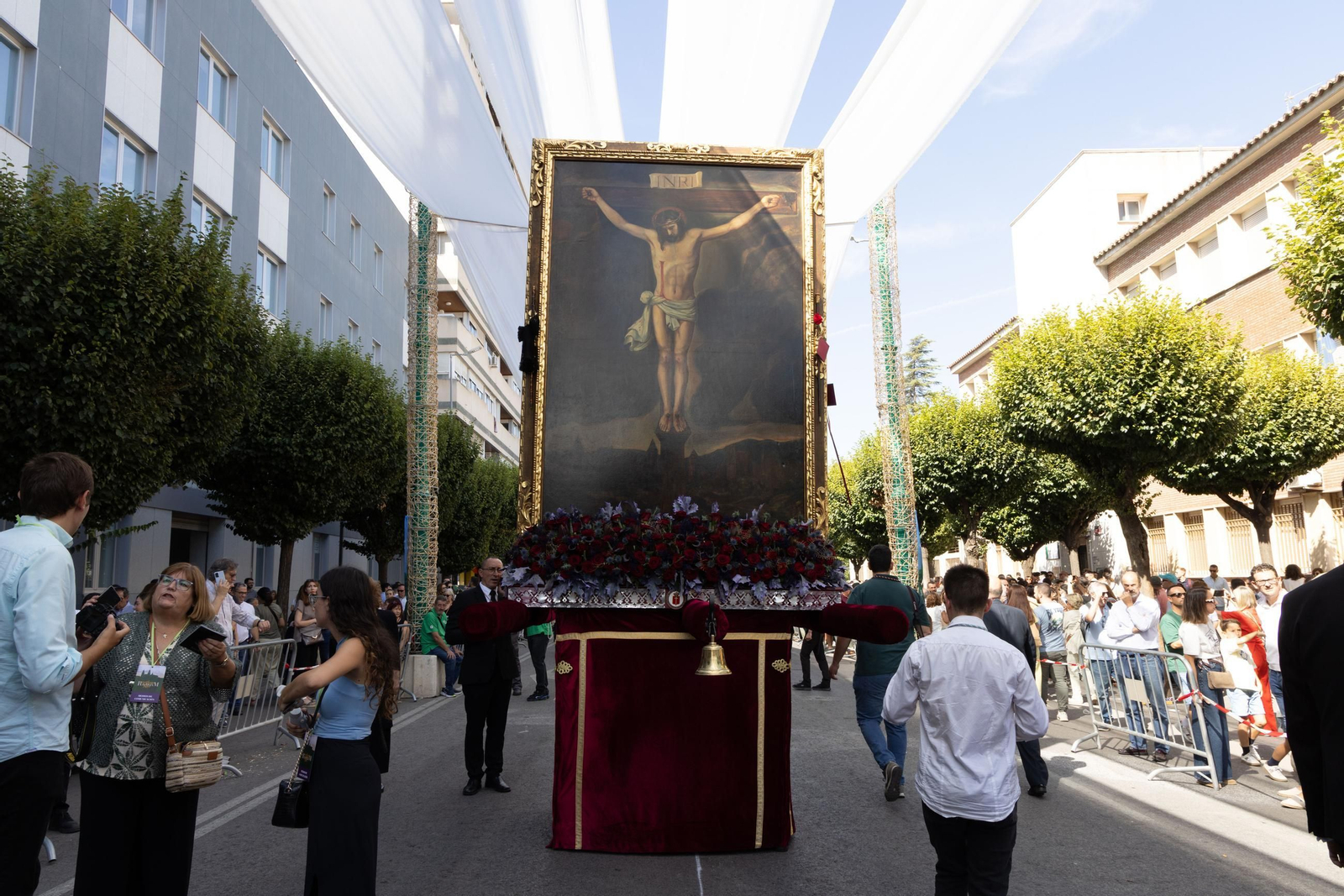 Un Jaén repleto de fieles acompañan los traslados de las veinte imágenes de la Magna (II)