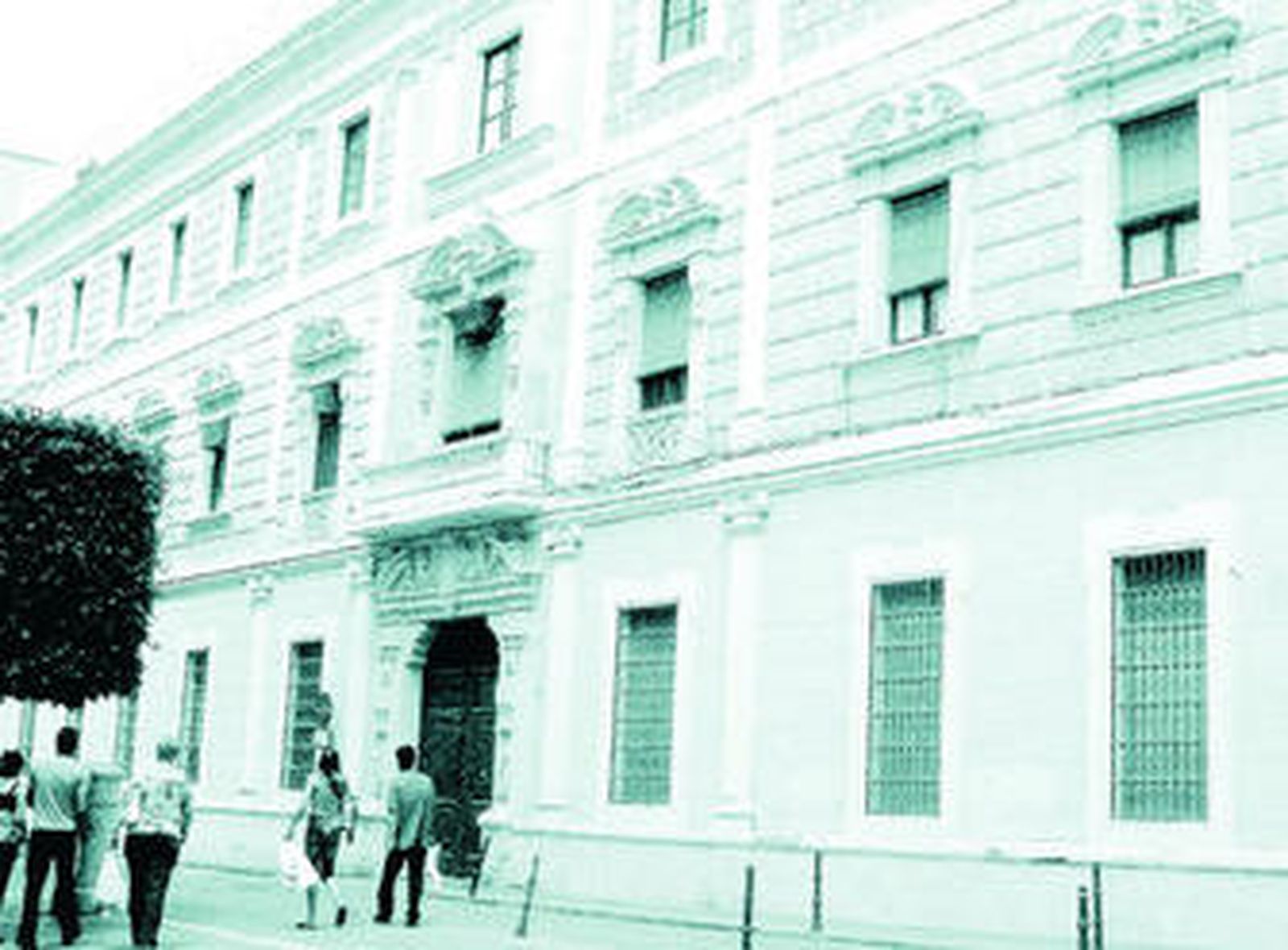 Defensa vende un edificio en Cádiz y se niega a hablar de la Misericordia