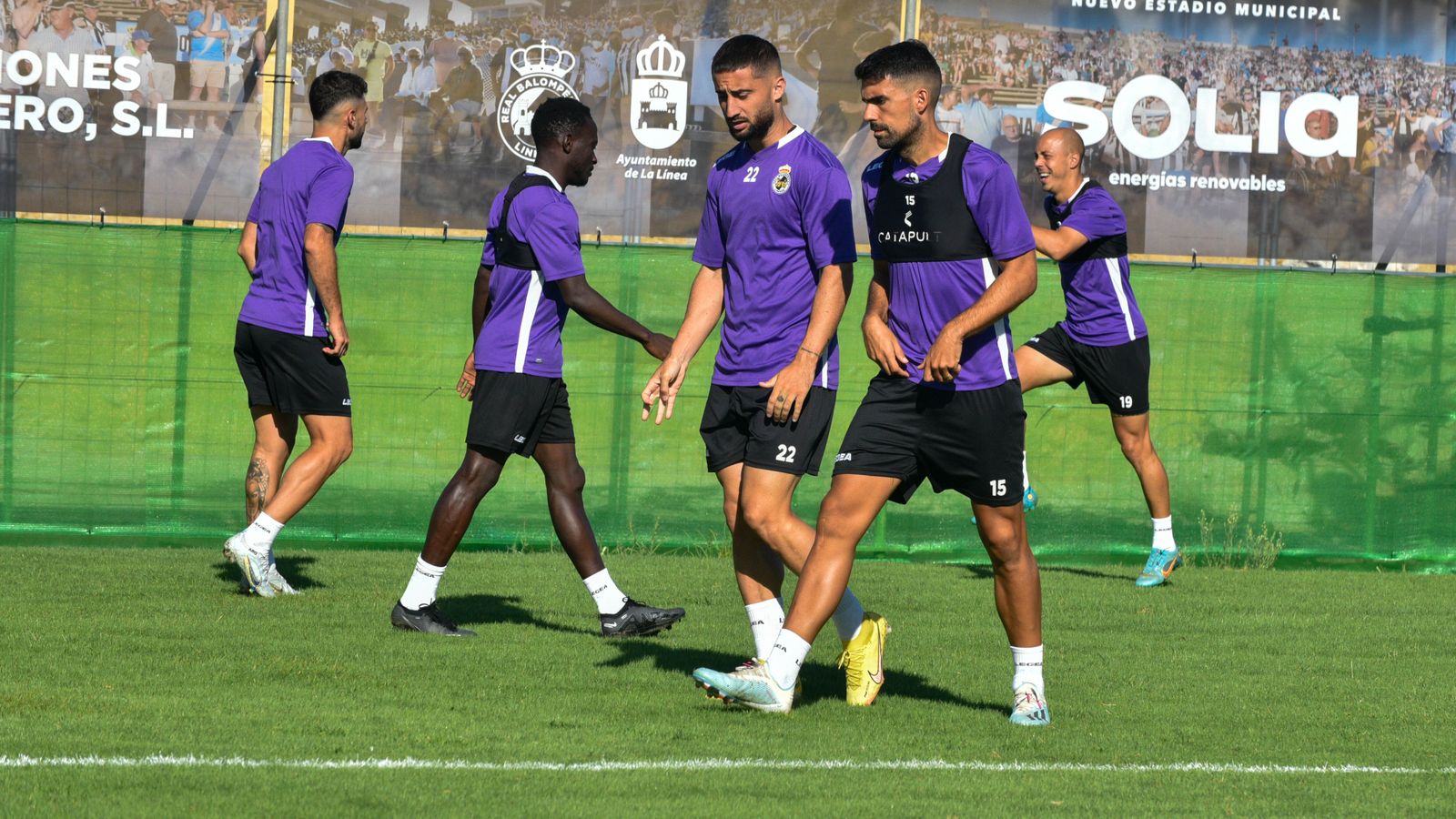 Entrenamiento de la Balona en el estadio Municipal de La Línea