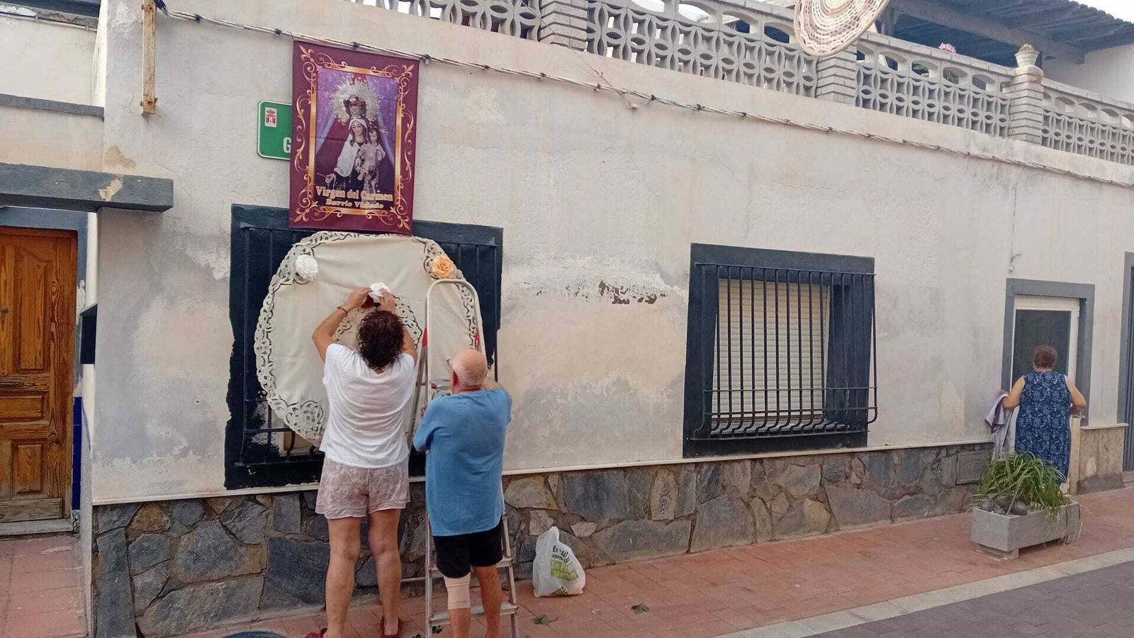Los vecinos se vuelcan por rendir honor a su patrona.