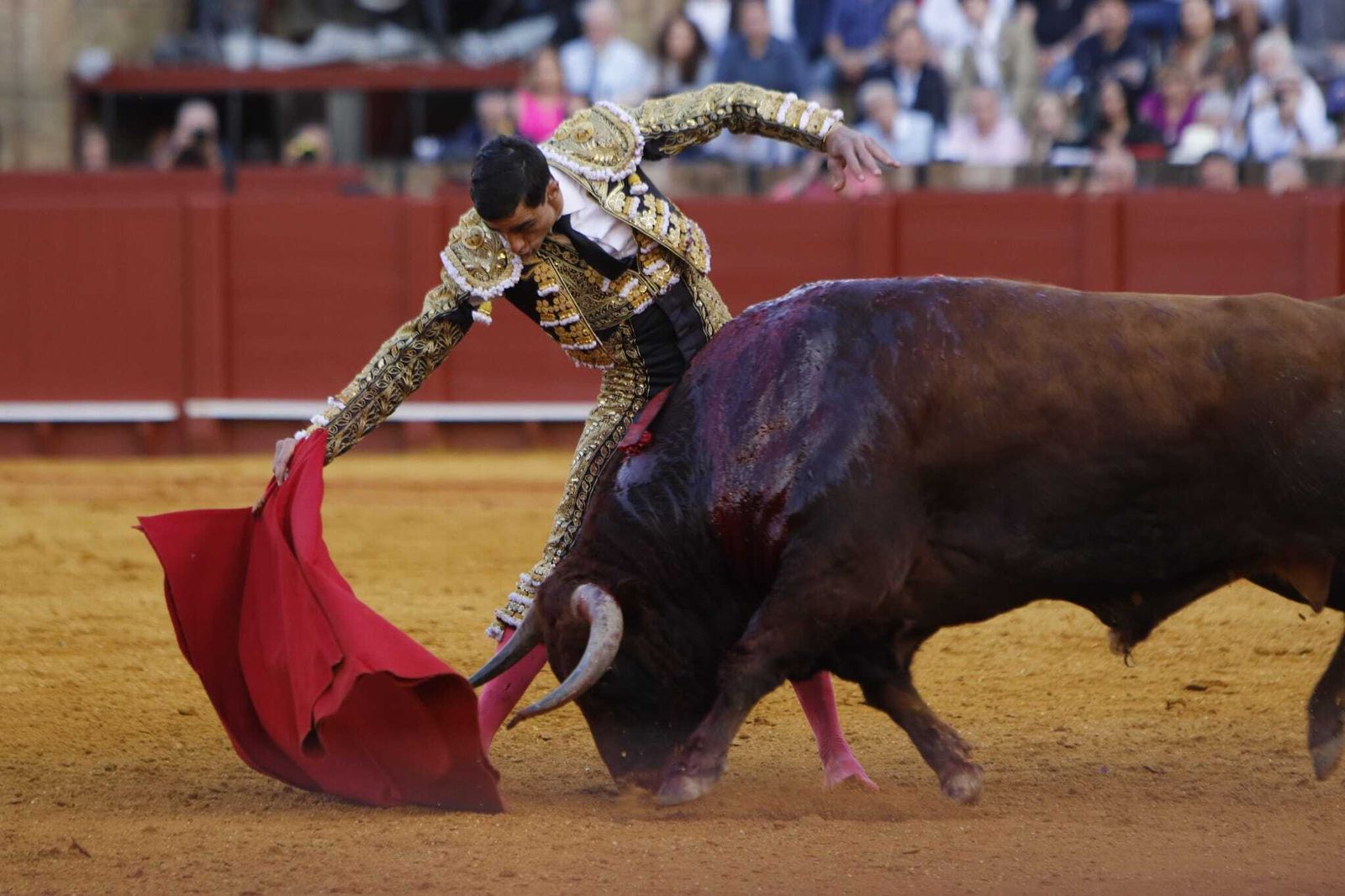 Tampoco ha tenido suerte Paco Ureña con el sexto y último.