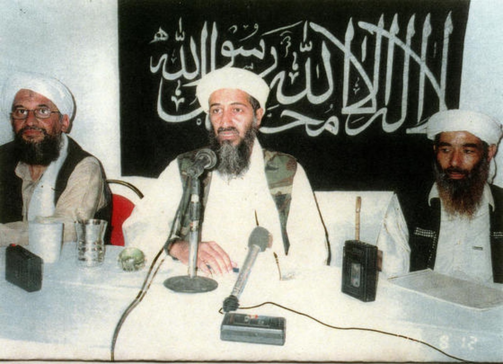 Al Zawahiri y Osama en la grabación de un comunicado.

Foto: AFP/Reuters/EFE